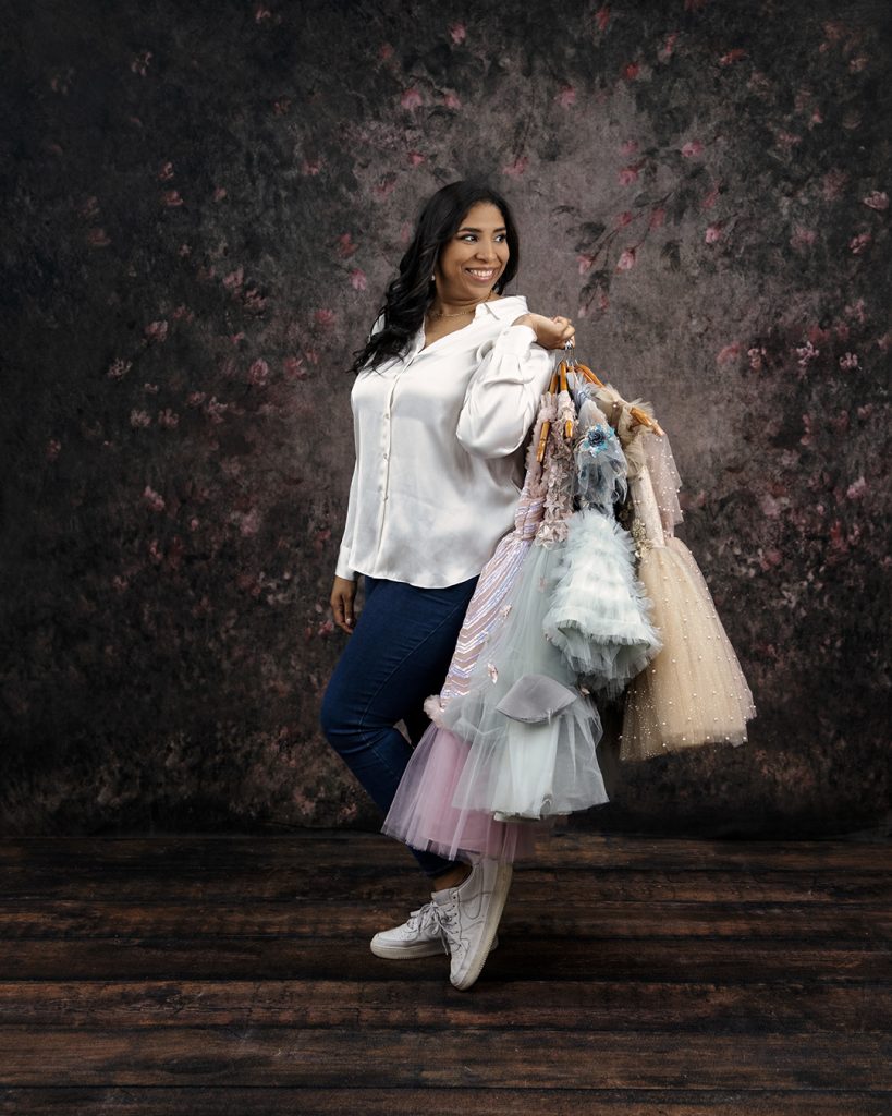 Fotografía marca personal de fotógráfa con trajes de diseño